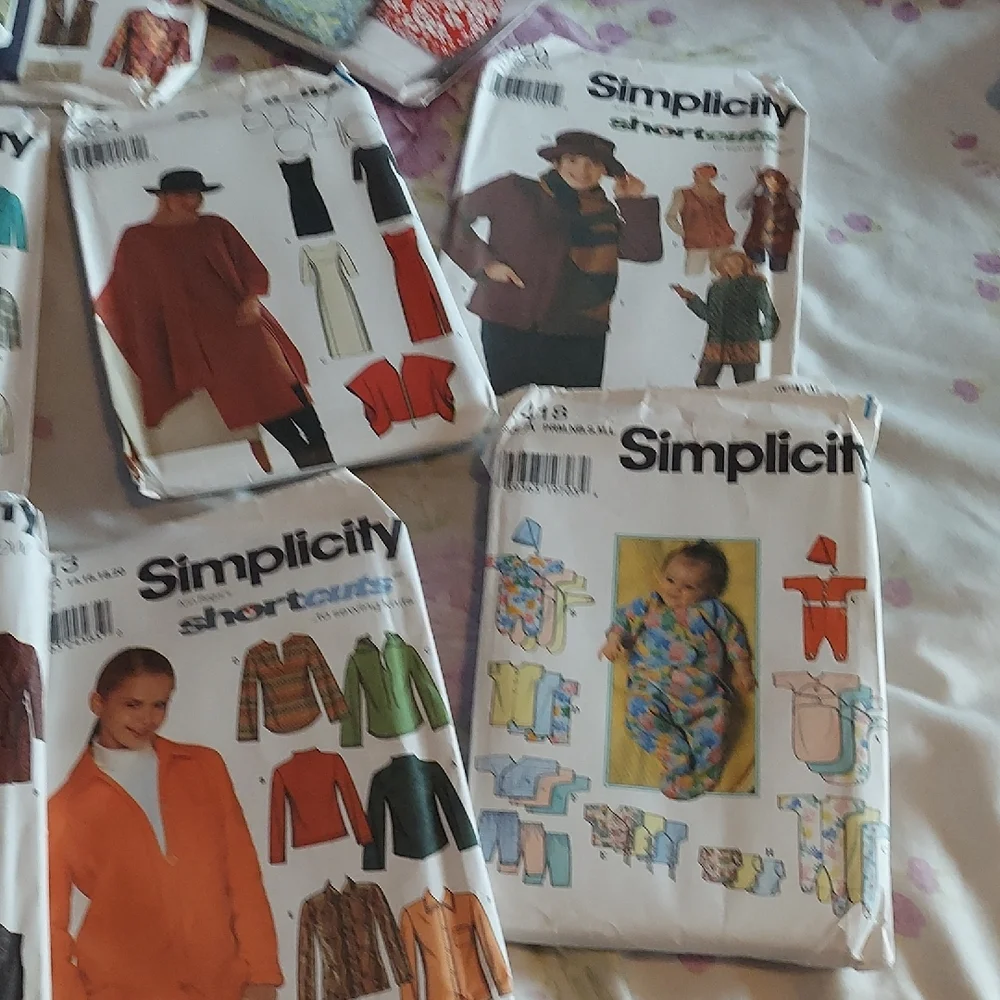 Simplicity Vintage Sewing Pattern Collection #4 - Picture 11 of 11